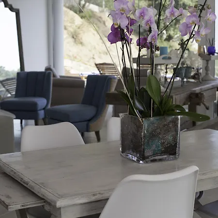 فندق Es Cel De 3*